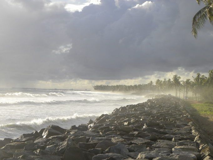 Coastline - Arunvrparavur-CC BY-SA 3.0